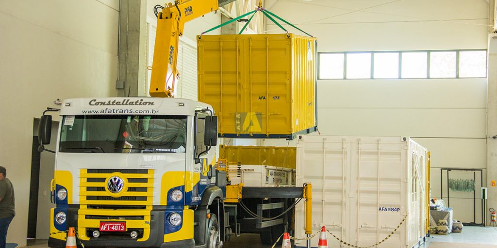 Feira realizada no ano de 2013 na Expo Renault com um público 5 mil pessoas voltado para construção civil, condomínio entre outros, venho apresentar uma pequena mostra dos trabalhos realizados pela empresa AFA como containers escritórios, sanitários móveis, depósito entre outros modelos. Evento realizado pela empresa Monte Belo Eventos.